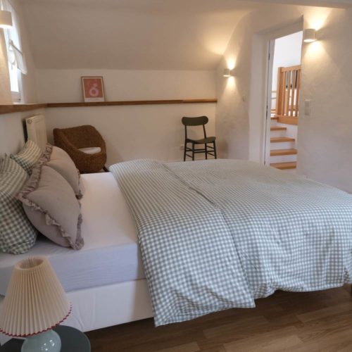 eifel-tuermchen-schlafzimmer-bett