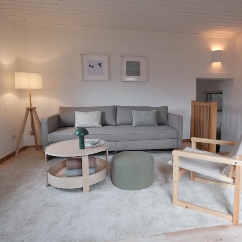 eifel-tuermchen-wohnzimmer-couch